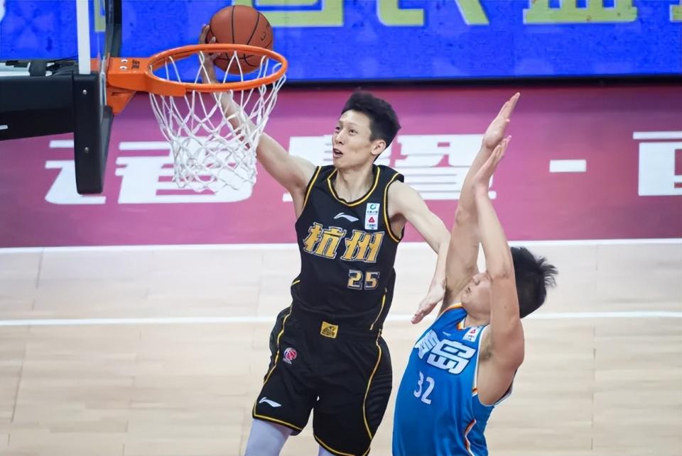文班亚马被质疑“哨子护体”?库里球迷翻出2016年旧账