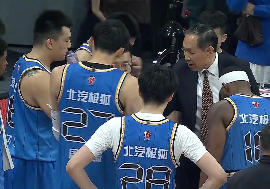 扎堆离队!湖人三名核心轮换将跳出合同,今夏同时试水自由市场