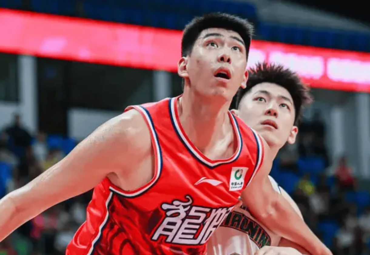 53年后再夺总冠军!布伦森45分率队逆转马刺,尼克斯4